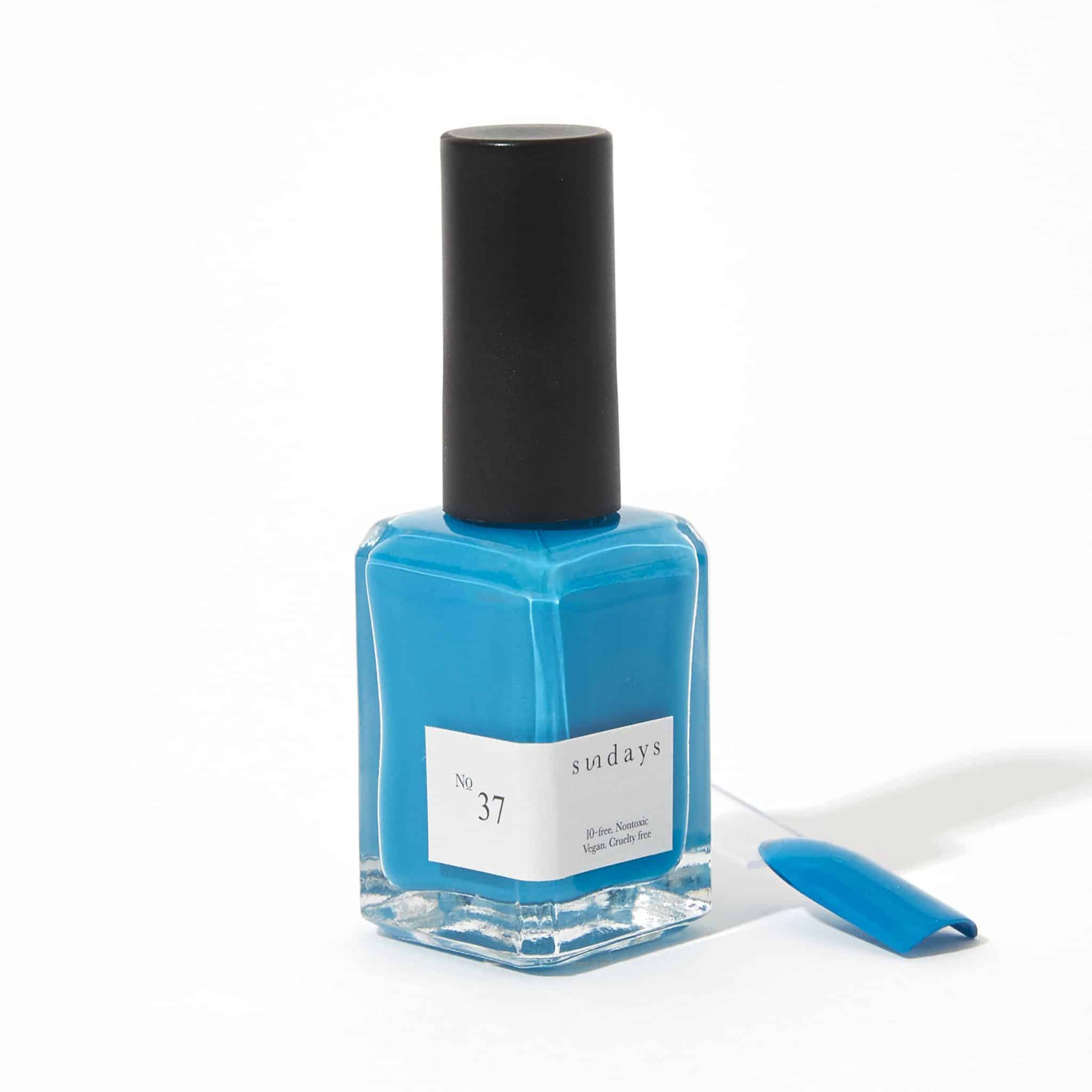 Non-toxic nail polish in aquamarine