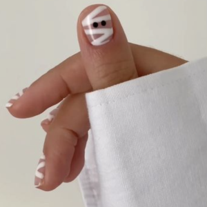 halloween nails mummy manicure