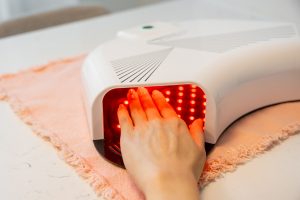 10 Benefits of a Red Light Therapy Manicure