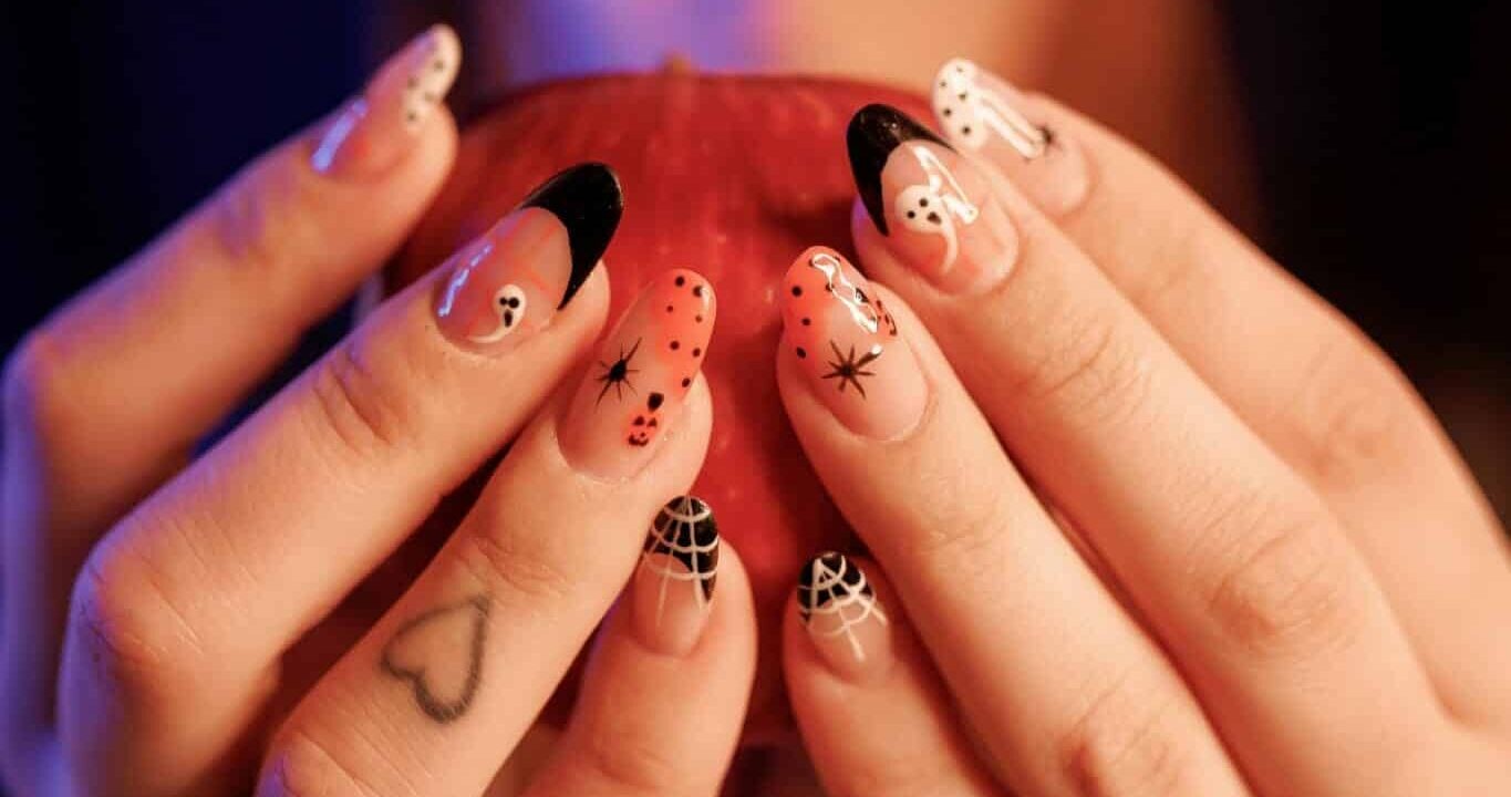 Halloween nail art